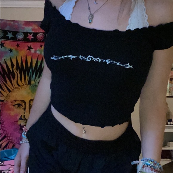 Off the shoulder shirt - Picture 1 of 2